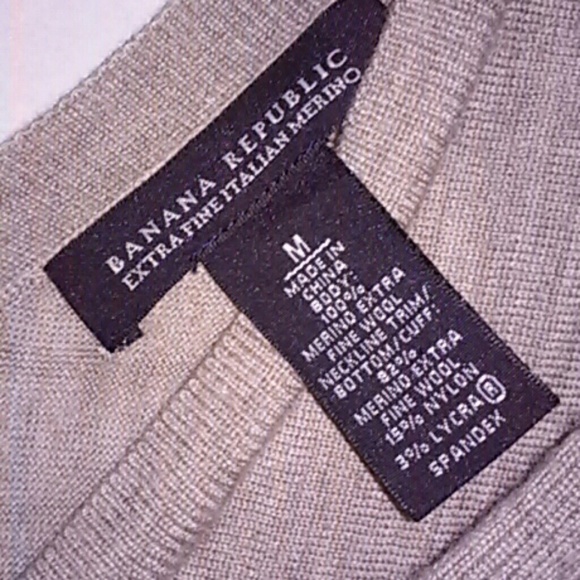 NWOT Banana Republic Marino Wool VNeck Sweater - Picture 3 of 4